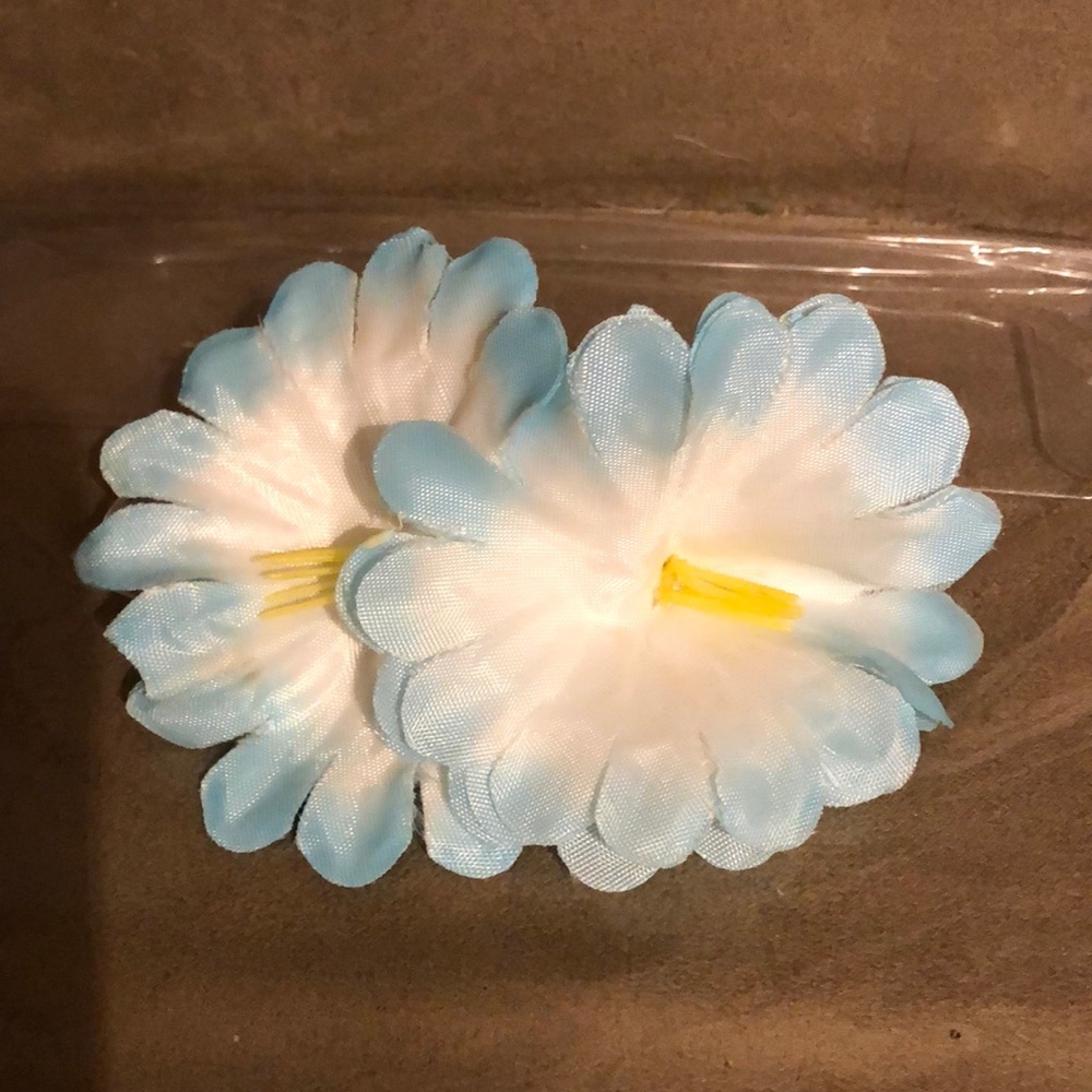 Beautiful Vintage double flower Barette